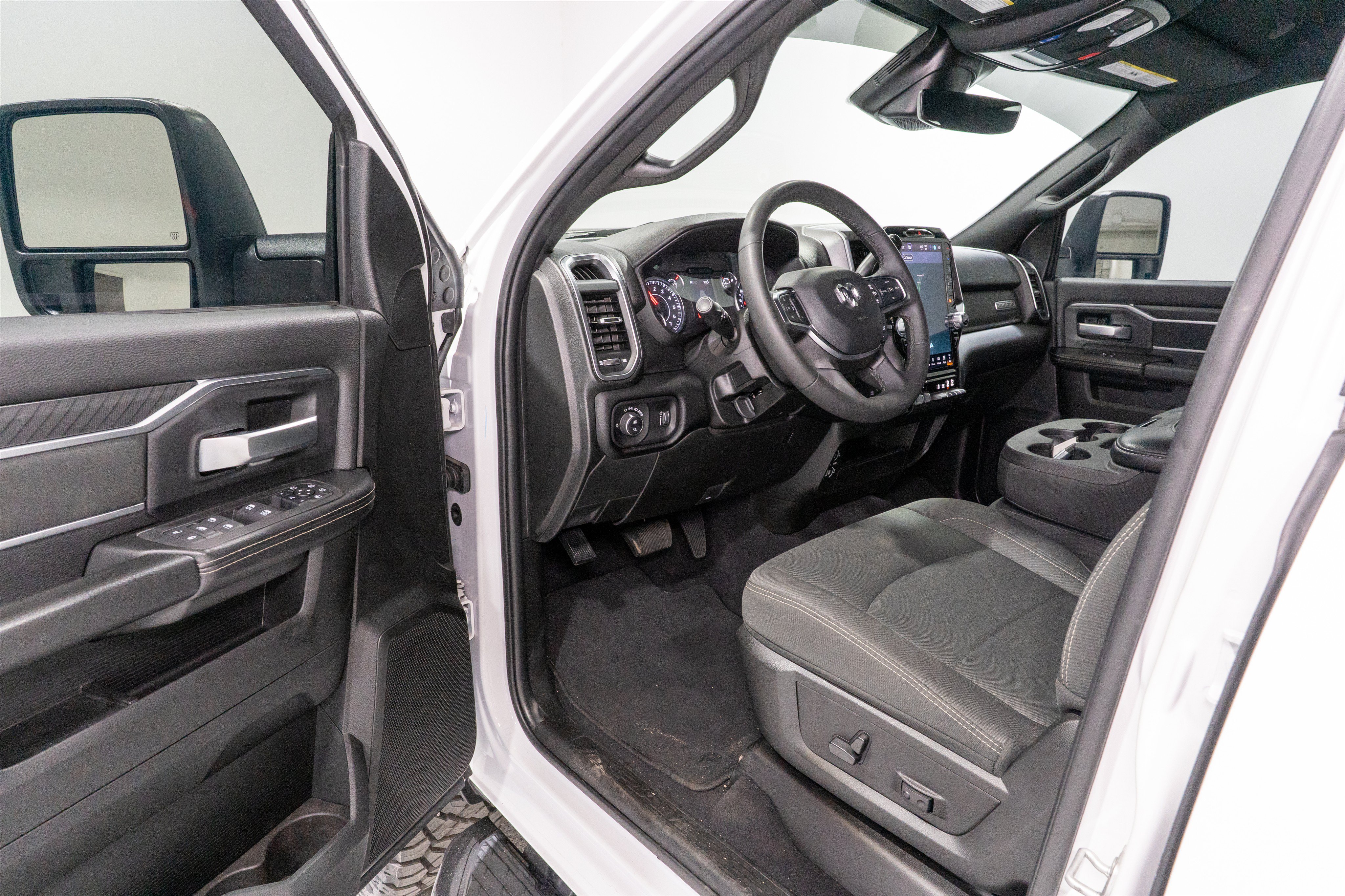 Used 2025 RAM 2500 Big Horn AWD/4WD image 13