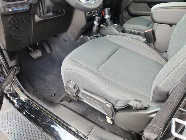Used 2025 Jeep Wrangler Unlimited Sahara AWD/4WD image 21