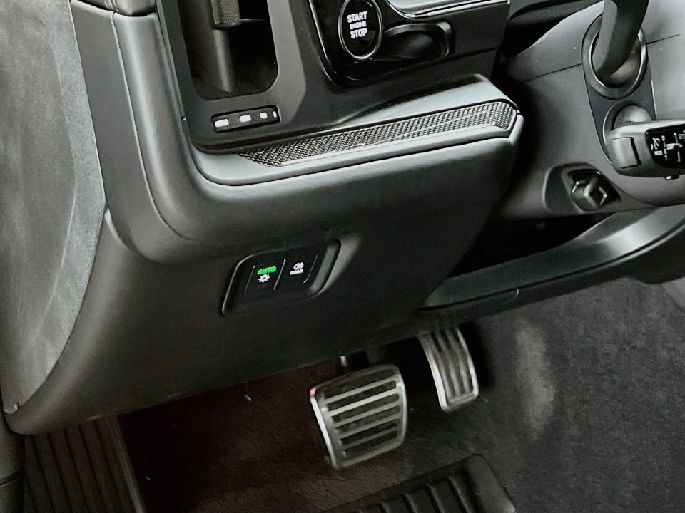 Certified 2025 Porsche Cayenne GTS AWD/4WD image 11