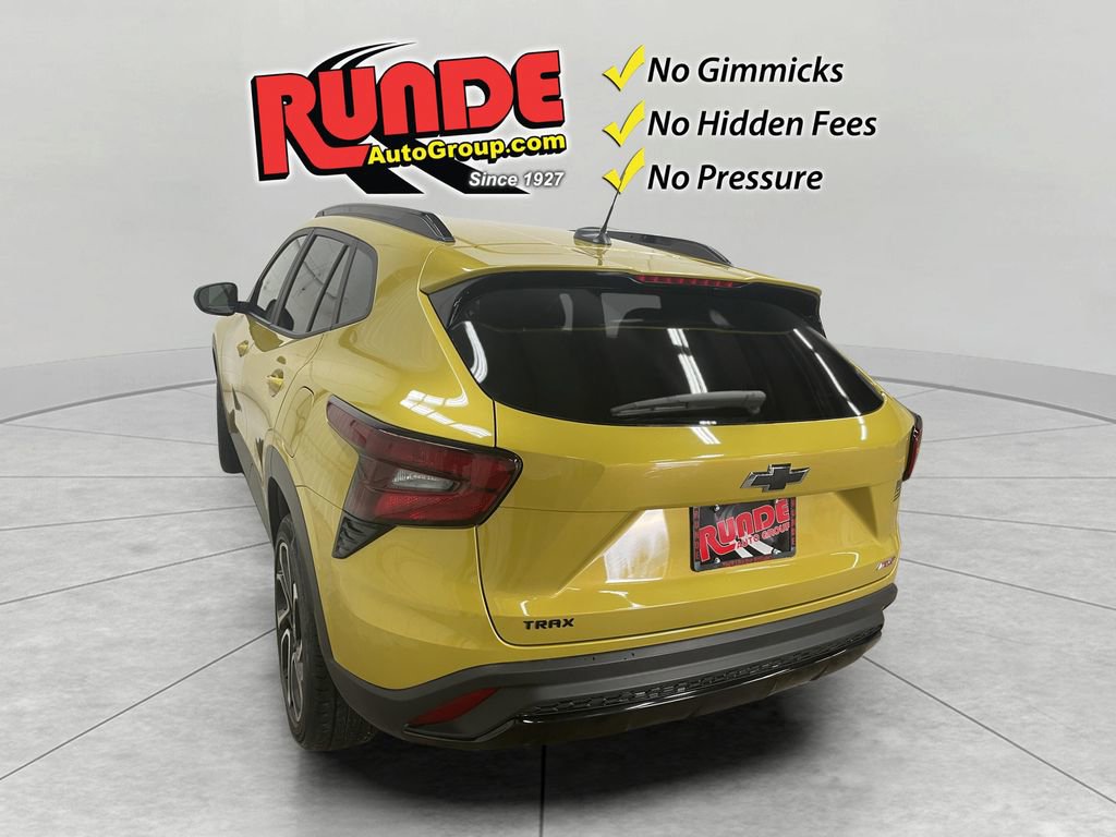Used 2024 Chevrolet Trax RS w/ Sunroof Package image 3