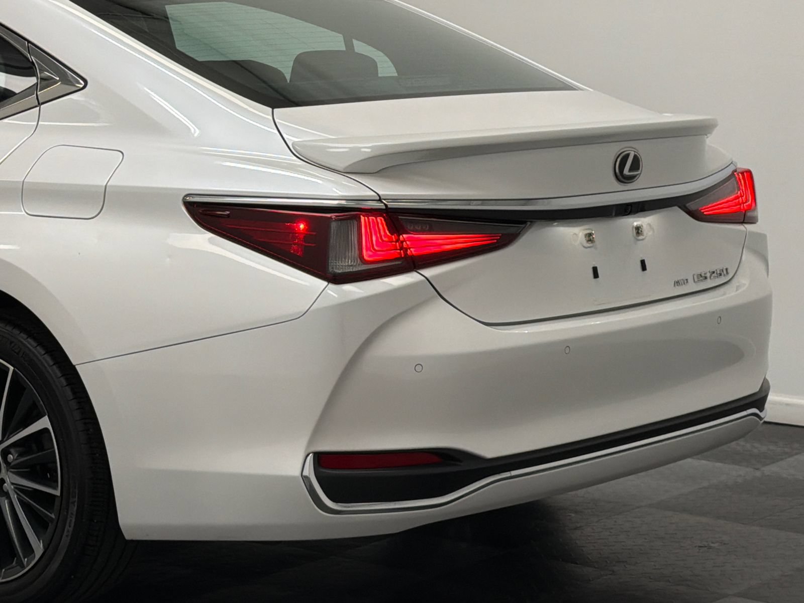 Used 2023 Lexus ES 250 w/ Premium Package AWD/4WD image 7