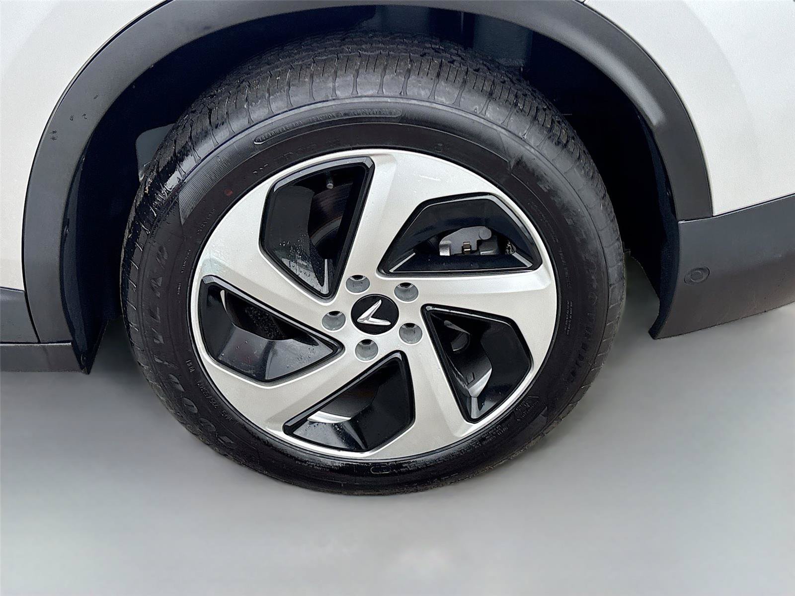 New 2025 VinFast VF 8 Eco AWD/4WD image 30