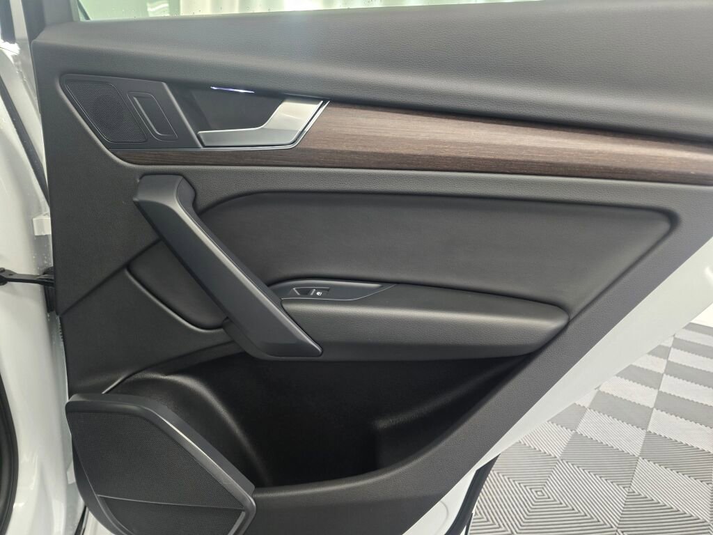 Used 2022 Audi Q5 2.0T Premium w/ Convenience Package image 26