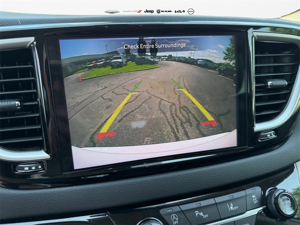 Certified 2023 Chrysler Pacifica Touring-L image 13