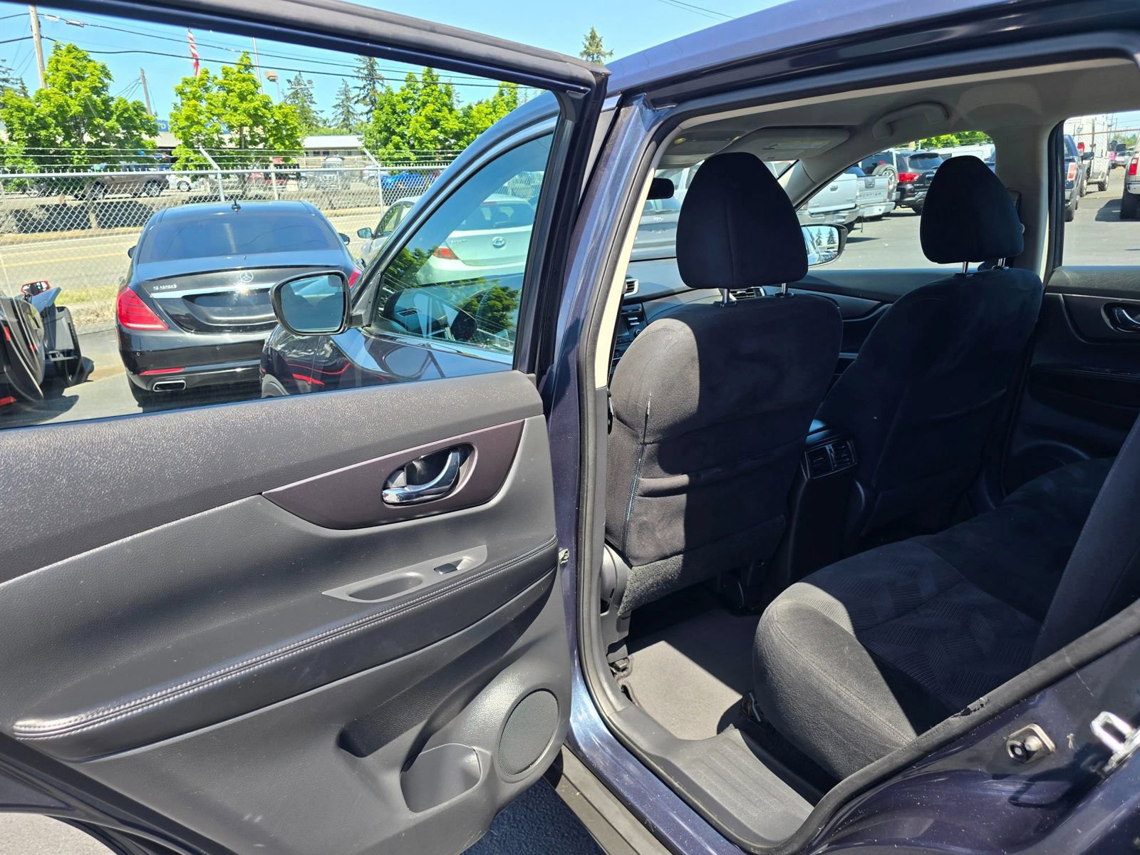 Used 2016 Nissan Rogue S FWD image 16