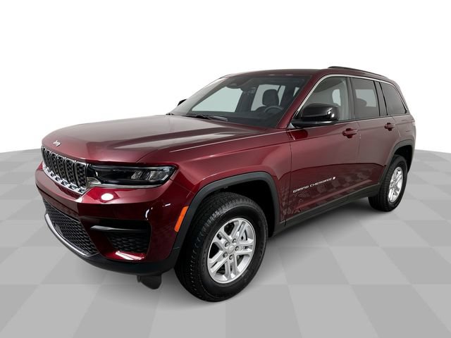 Used 2025 Jeep Grand Cherokee Laredo AWD/4WD image 4