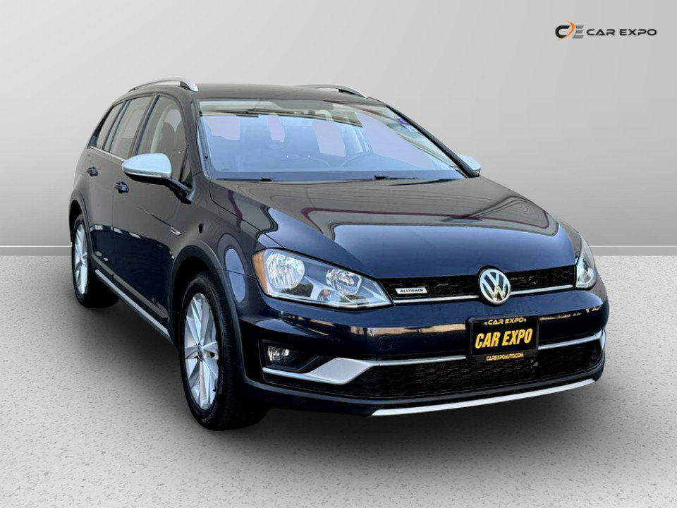 Used 2017 Volkswagen Golf Alltrack S image 2