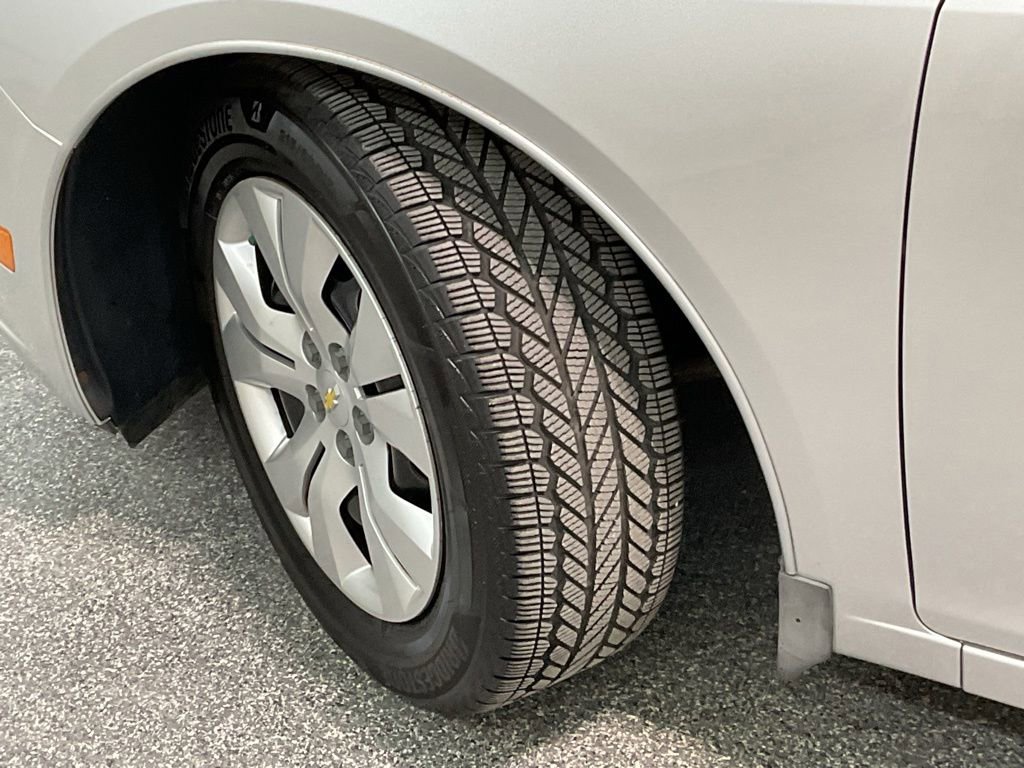 Used 2013 Chevrolet Cruze LS FWD image 29