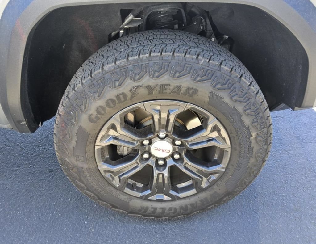 Used 2024 GMC Canyon Elevation w/ Convenience Package RWD image 2