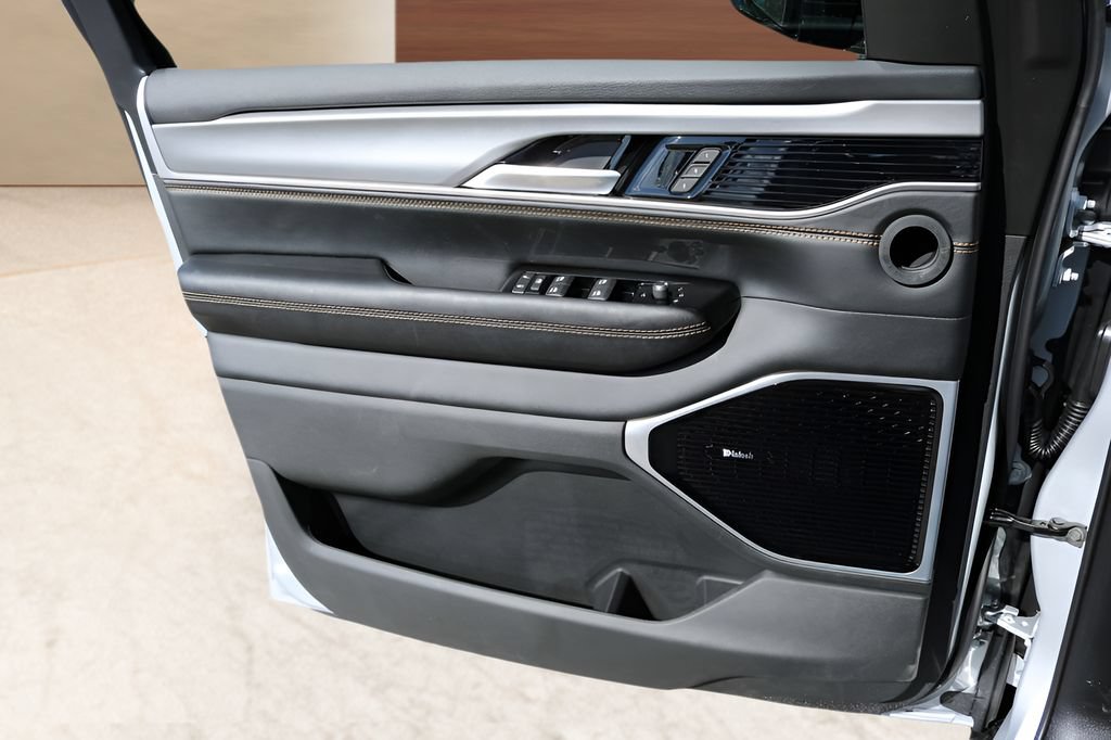 New 2026 Jeep Grand Wagoneer 4WD image 11