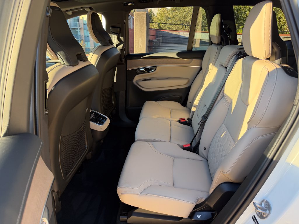 Certified 2026 Volvo XC90 B6 Plus w/ Protection Package Premier AWD/4WD image 27