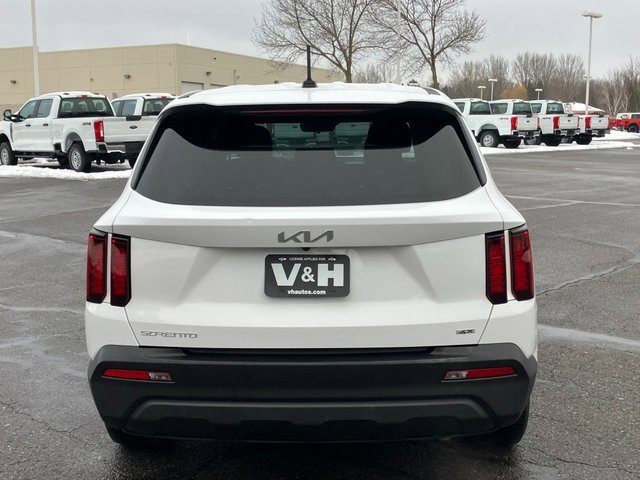 Used 2023 Kia Sorento LX image 22