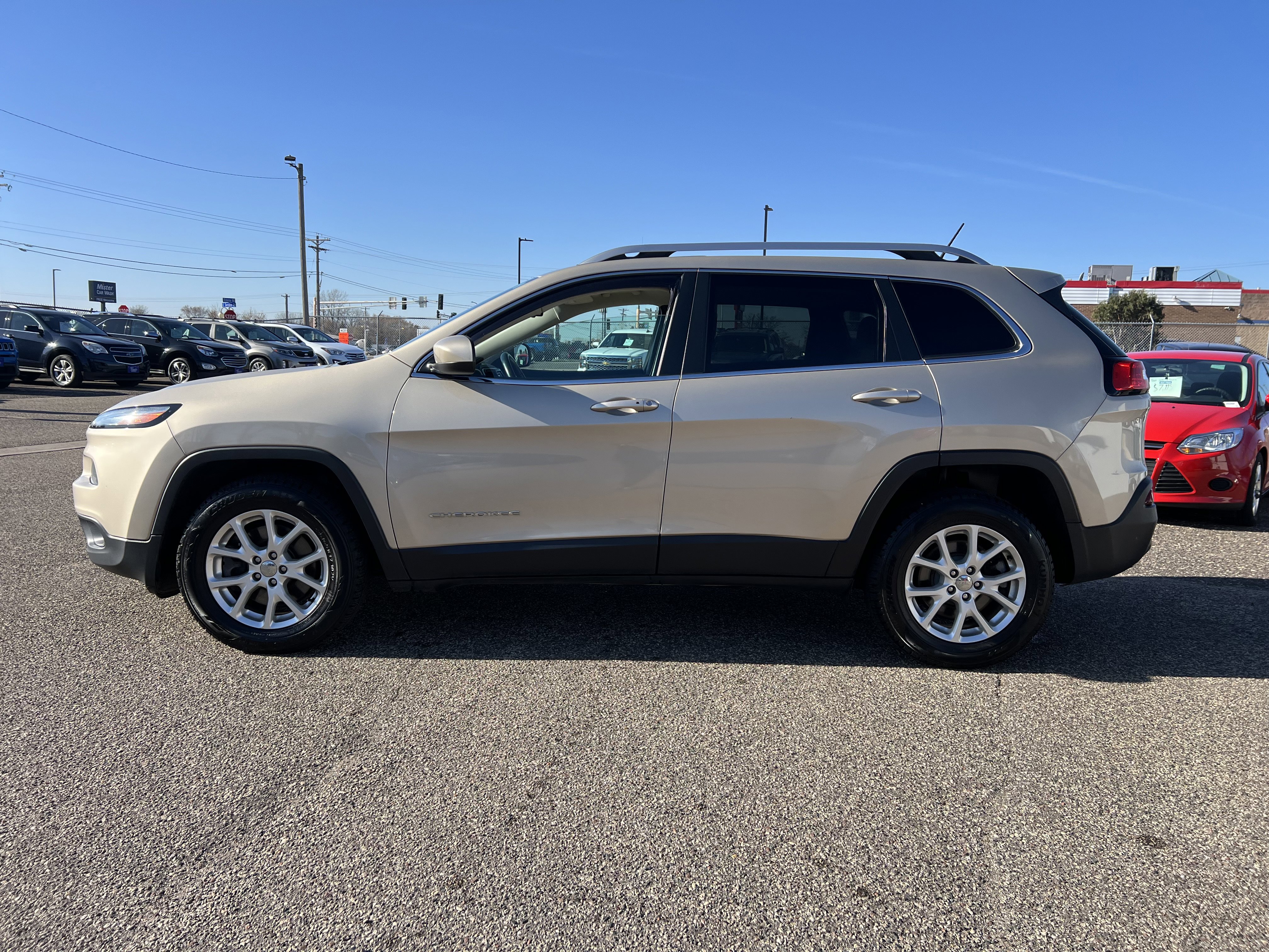 Used 2015 Jeep Cherokee Latitude w/ Comfort/Convenience Group image 4