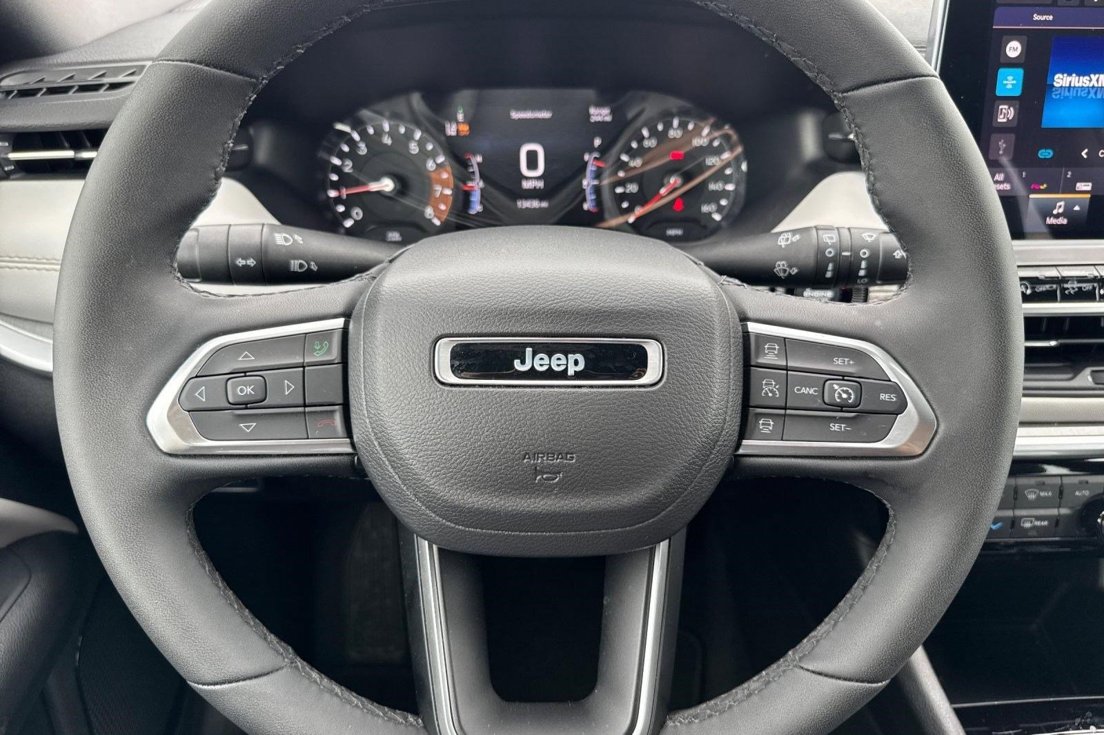 Used 2025 Jeep Compass Limited AWD/4WD image 15