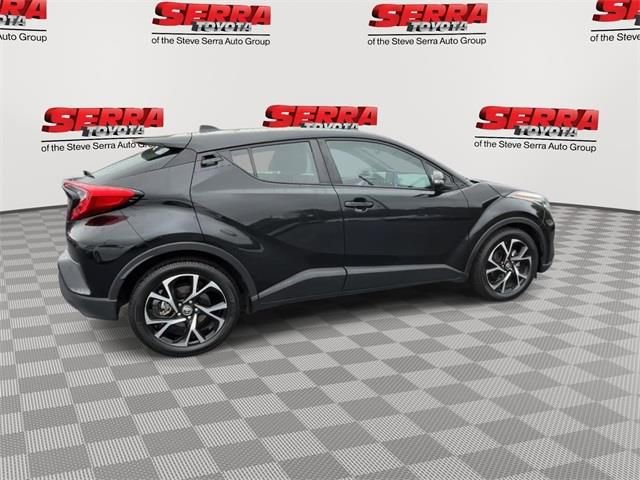 Used 2022 Toyota C-HR XLE image 9
