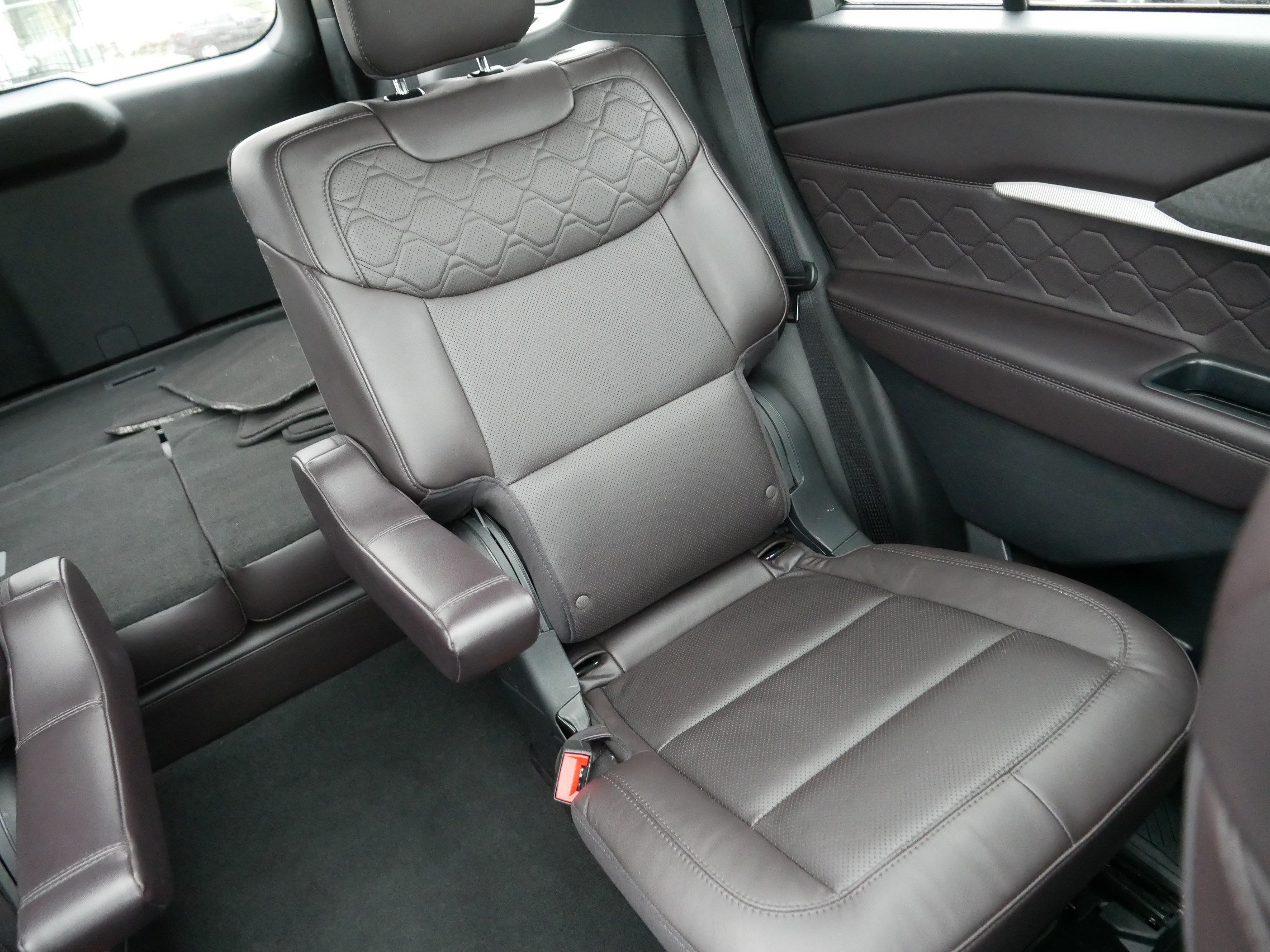 Used 2025 Ford Explorer Platinum w/ LUX Leather Package AWD/4WD image 14