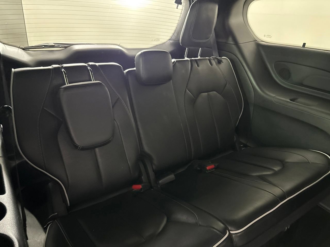 Used 2025 Chrysler Pacifica Limited FWD image 30