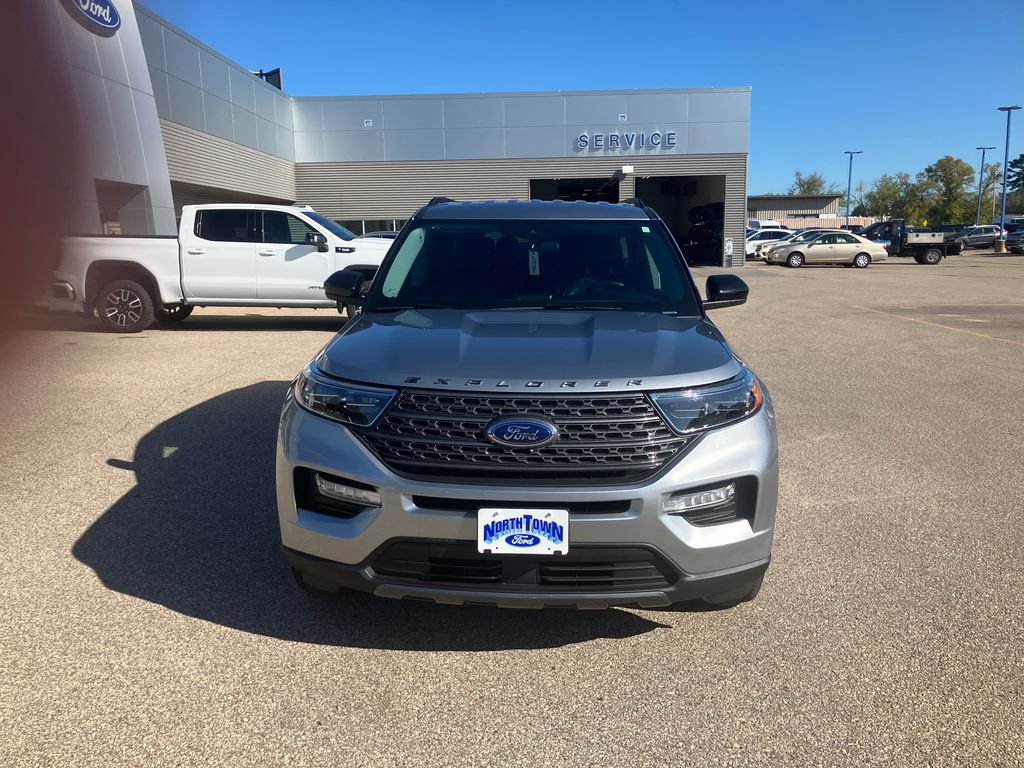 Used 2024 Ford Explorer XLT w/ Equipment Group 202A AWD/4WD image 3