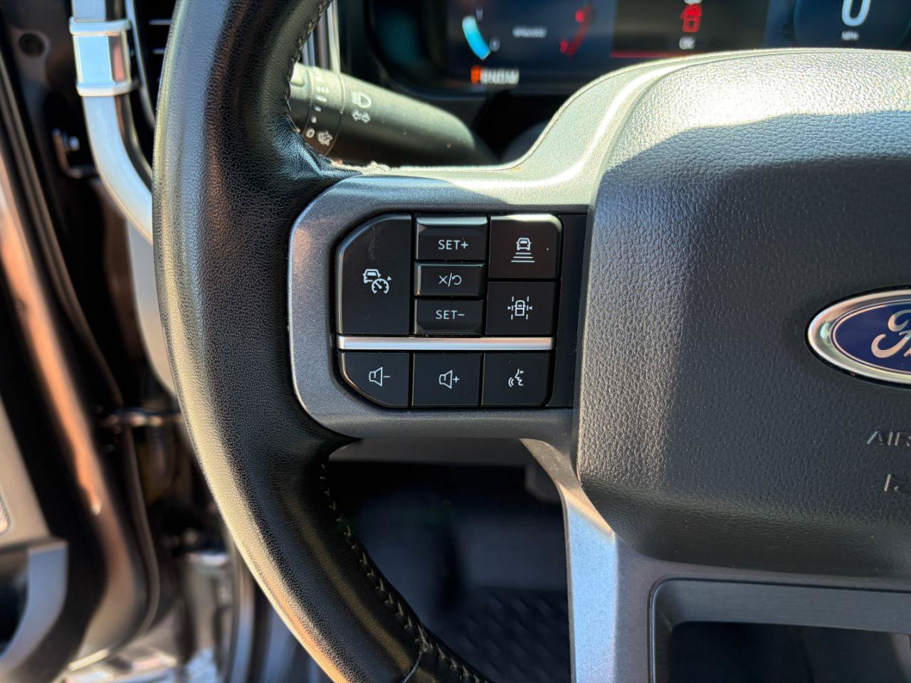 Used 2024 Ford F350 Lariat w/ Lariat Ultimate Package AWD/4WD image 17