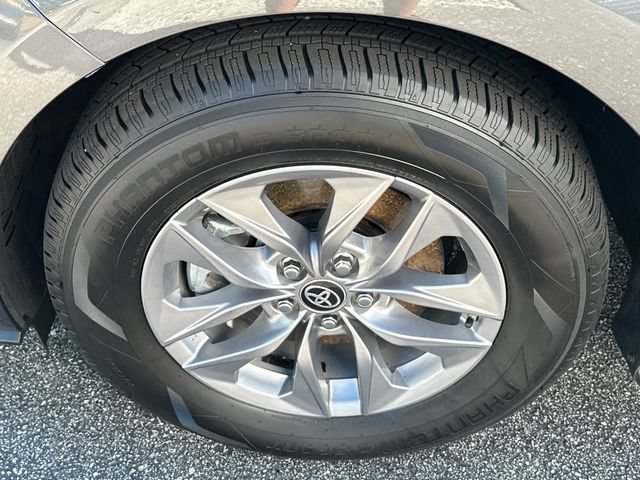 Used 2025 Toyota Sienna XLE FWD image 25