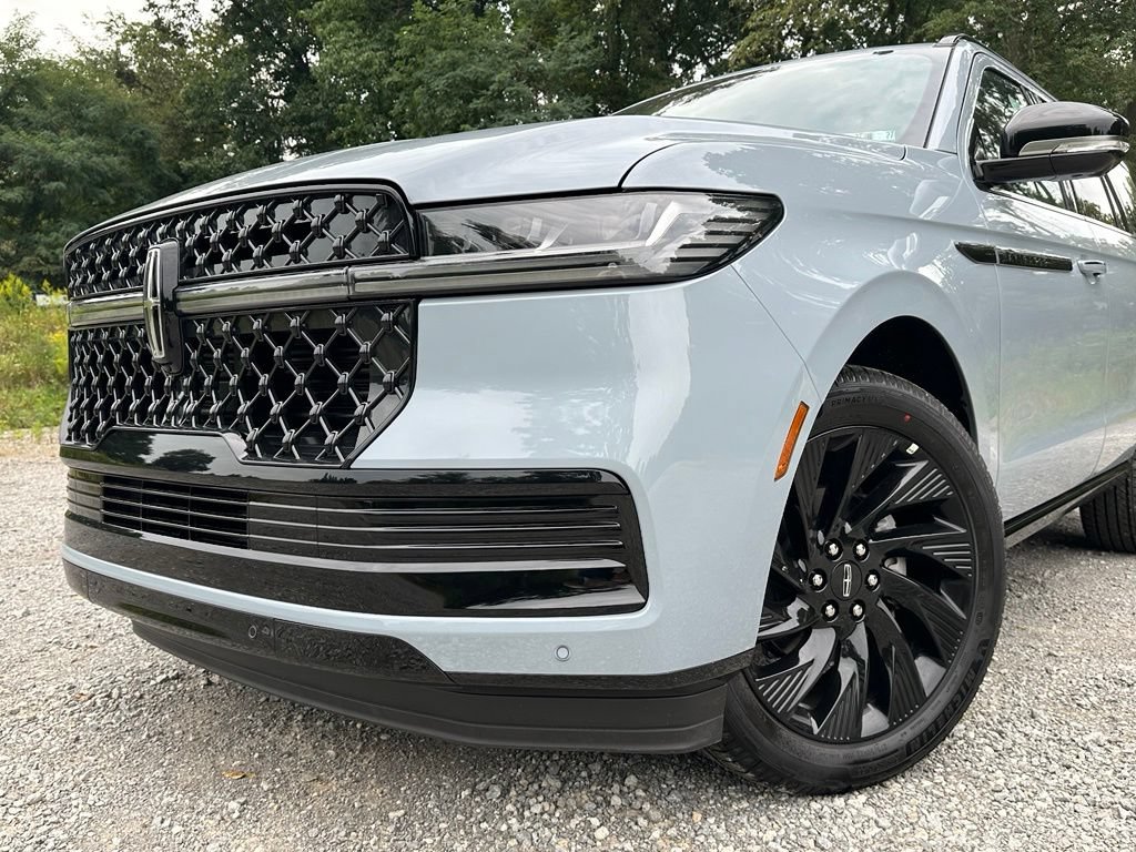 New 2027 Lincoln Navigator Reserve w/ Jet Appearance Package AWD/4WD image 33