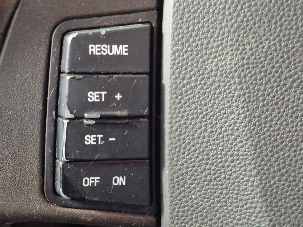 Used 2010 Ford Focus SES FWD image 12