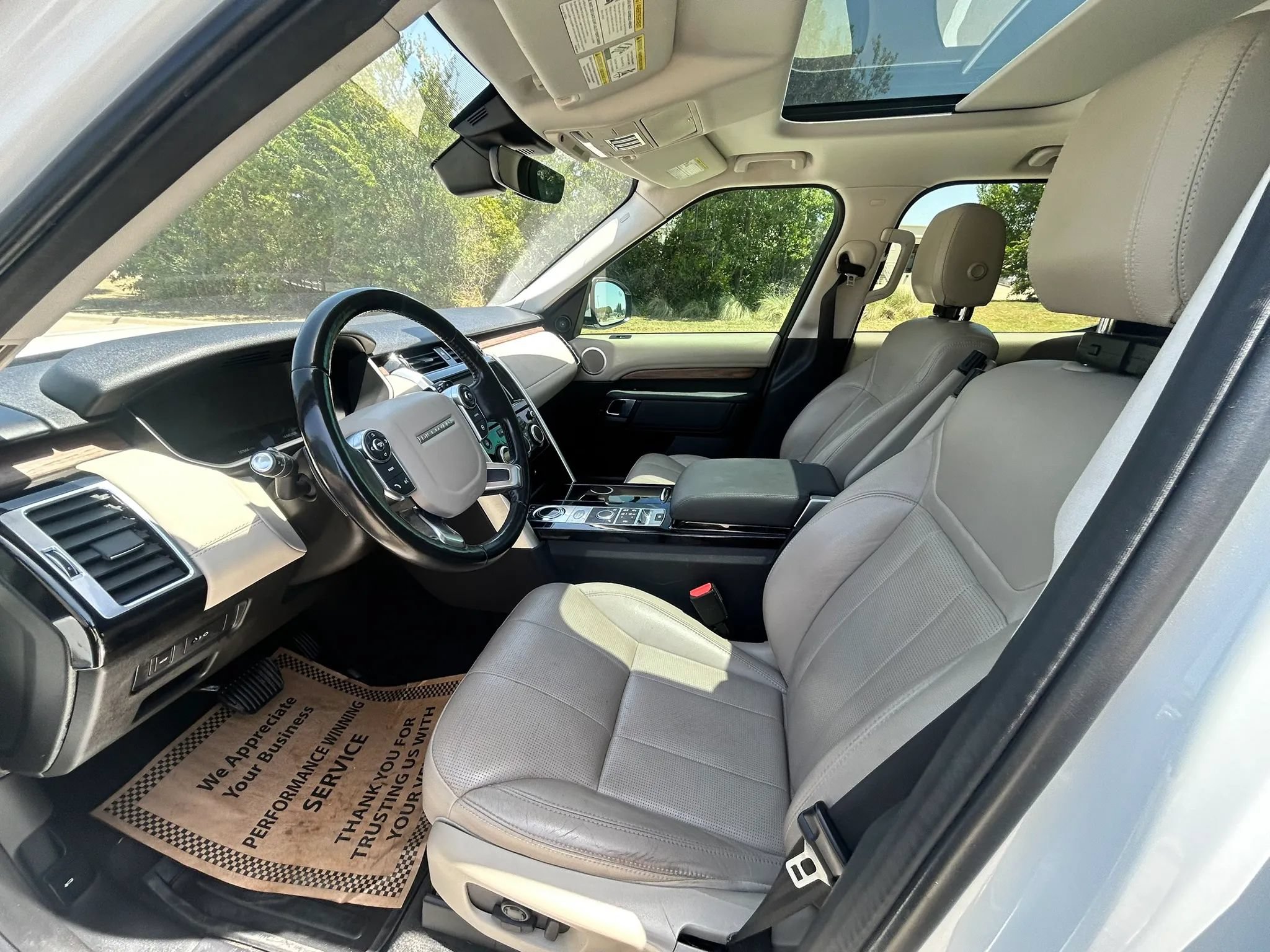 Used 2018 Land Rover Discovery HSE AWD/4WD image 10