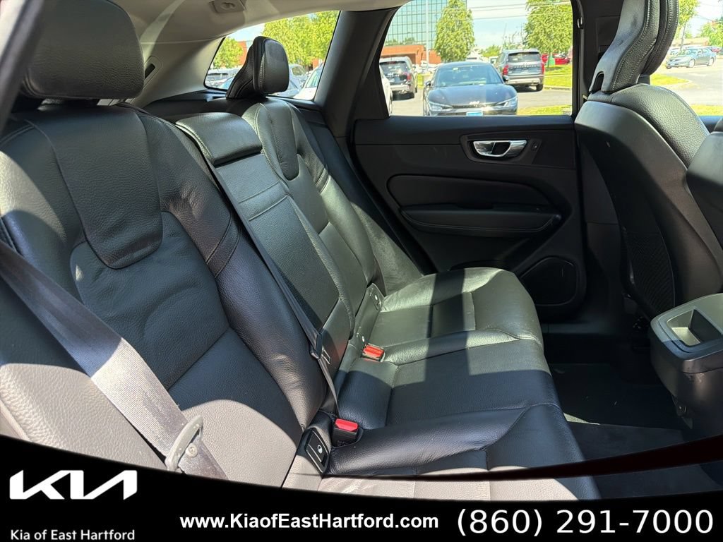 Used 2021 Volvo XC60 T5 Momentum AWD/4WD image 13