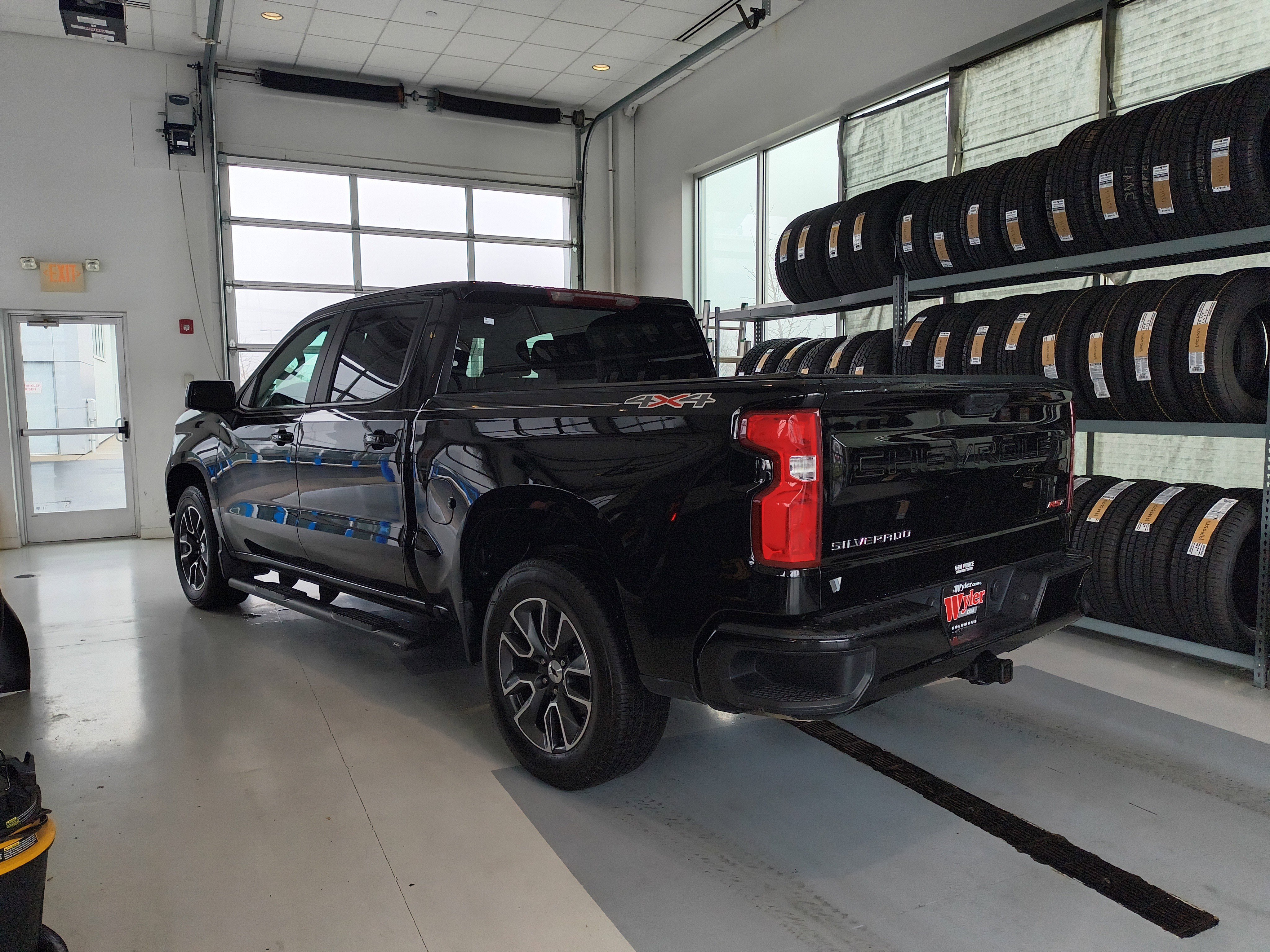 Used 2024 Chevrolet Silverado 1500 RST image 3