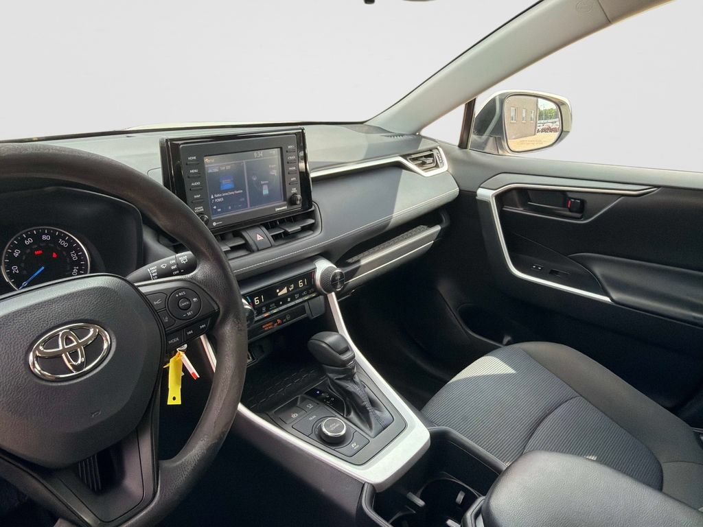 Used 2022 Toyota RAV4 LE AWD/4WD image 27