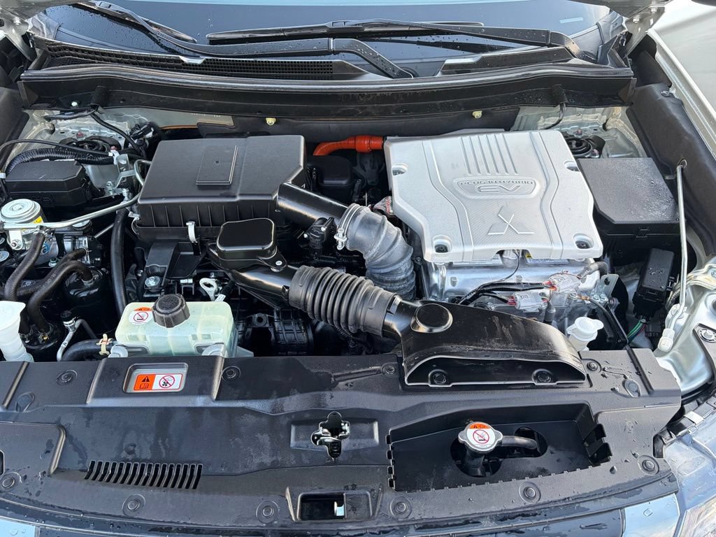 Used 2021 Mitsubishi Outlander 4WD Plug-In Hybrid image 21
