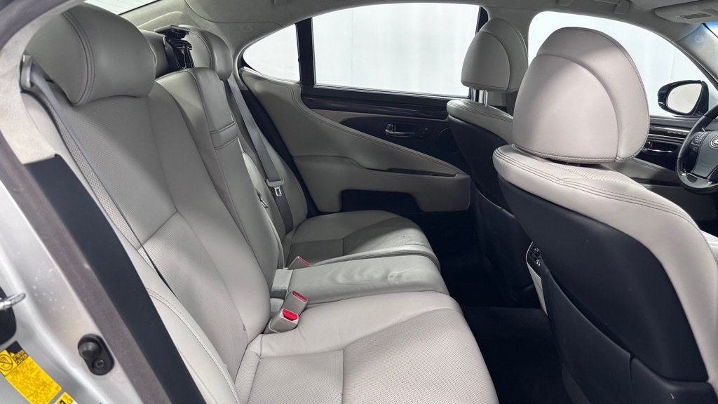 Used 2013 Lexus LS 460 AWD w/ Ultra Luxury Pkg image 26