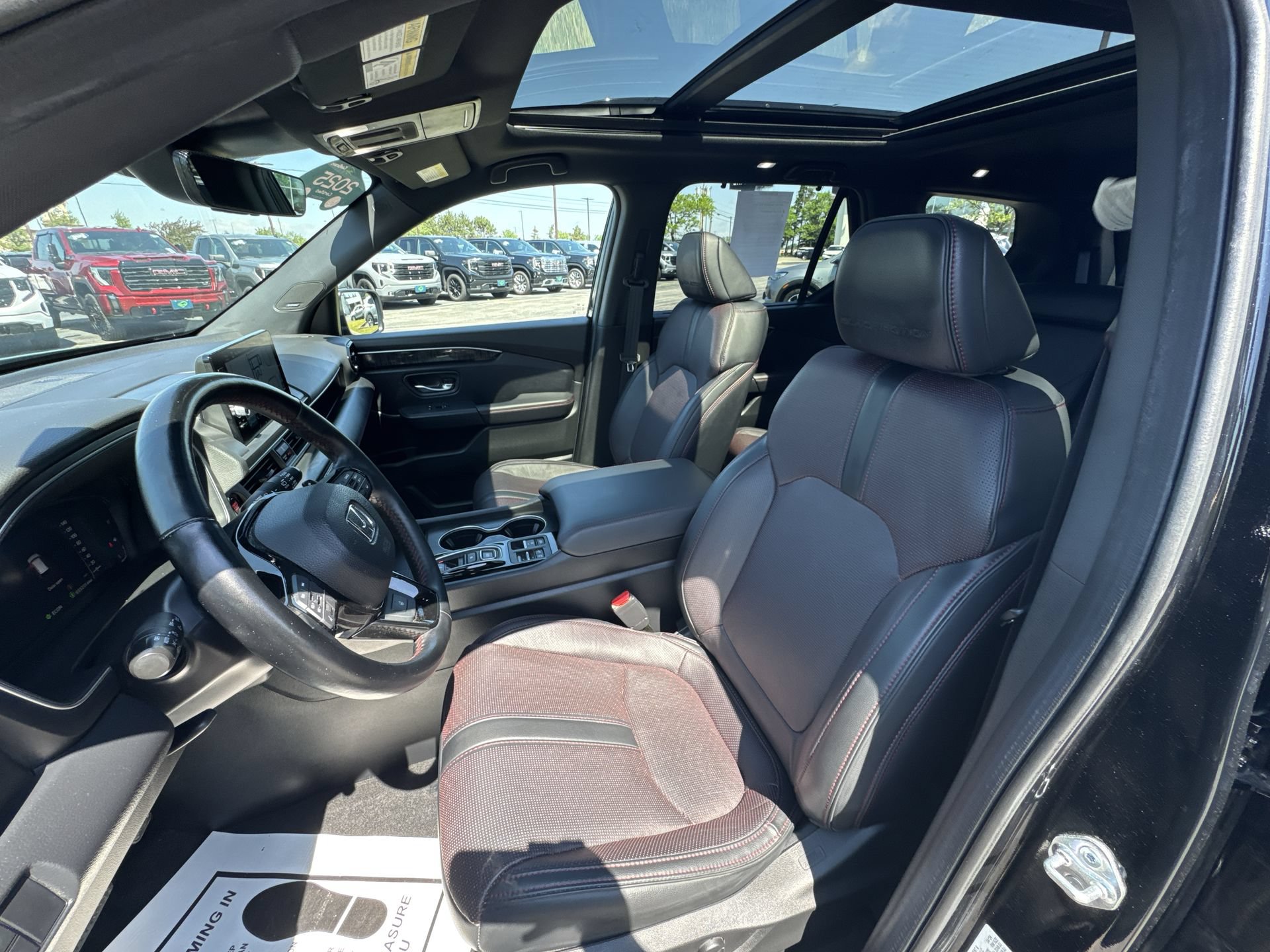 Used 2025 Honda Pilot Black Edition image 20