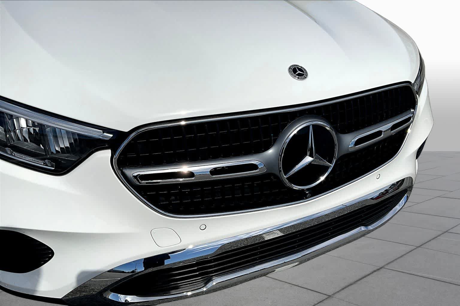 Used 2025 Mercedes-Benz GLC 300 4MATIC image 30
