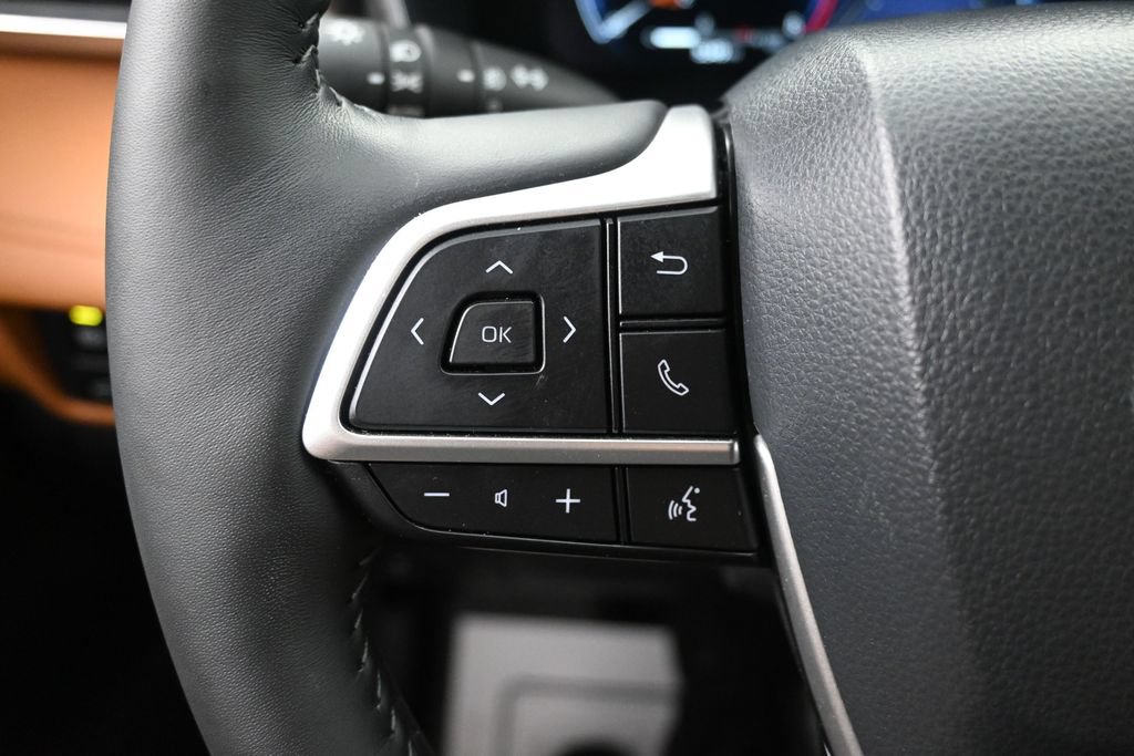 Used 2026 Toyota Highlander Platinum AWD/4WD image 21