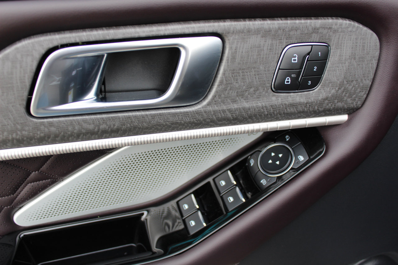 Used 2025 Ford Explorer Platinum w/ LUX Leather Package image 47