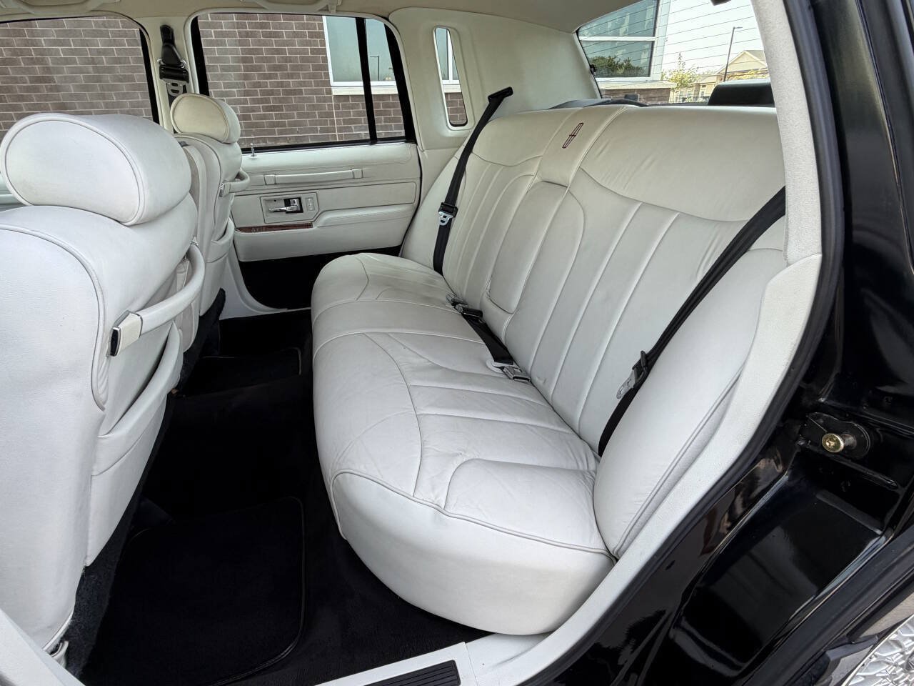 Used 1994 Lincoln Town Car Signature RWD image 30
