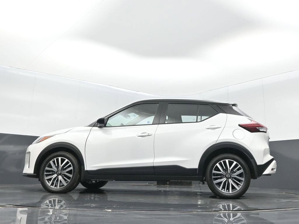 Used 2024 Nissan Kicks SV FWD image 14