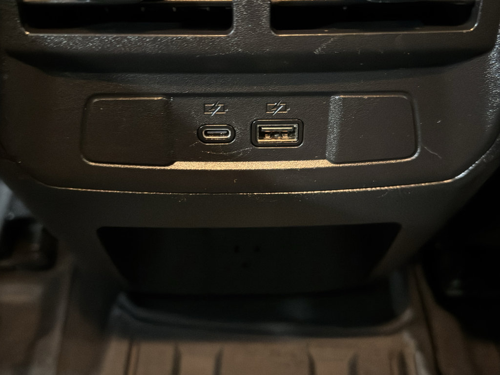 Used 2024 GMC Canyon Denali image 15