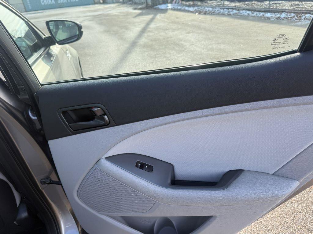 Used 2015 Kia Optima LX FWD image 18