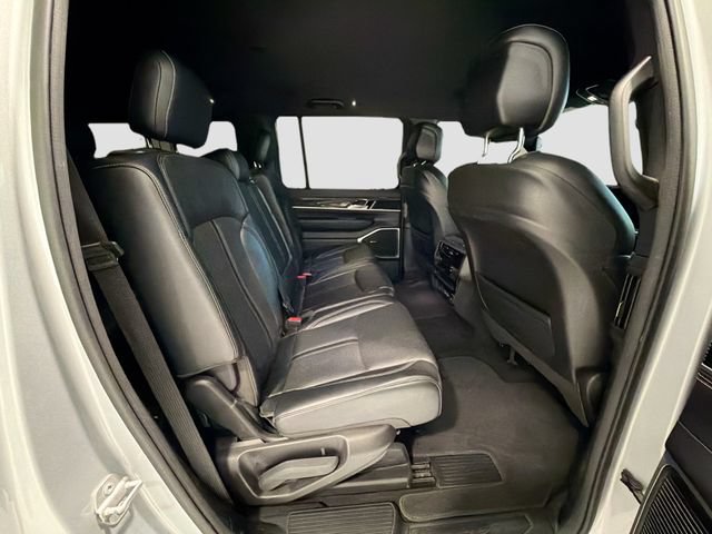 Used 2022 Jeep Wagoneer Series III AWD/4WD image 26