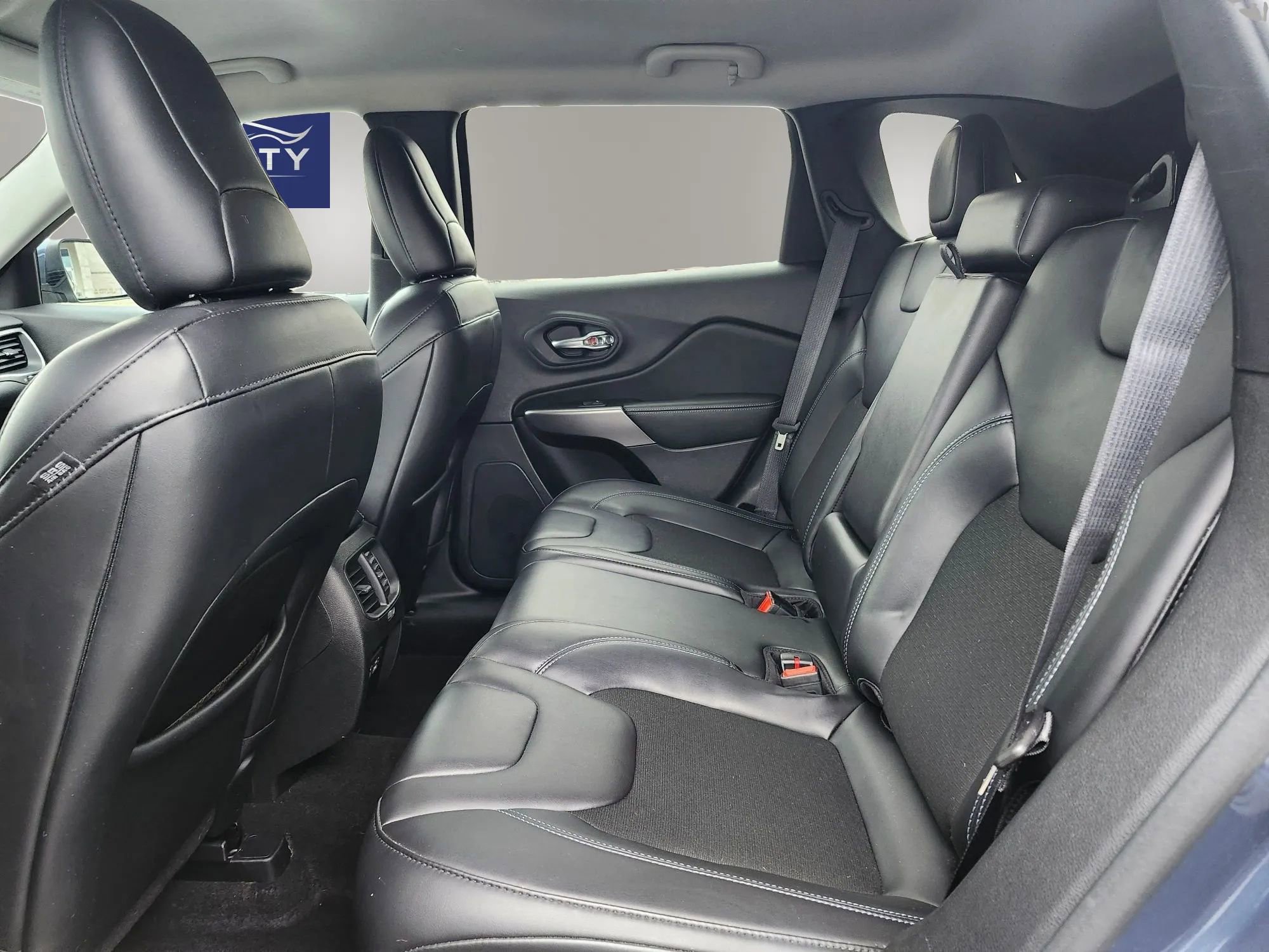 Used 2021 Jeep Cherokee Latitude Plus image 24