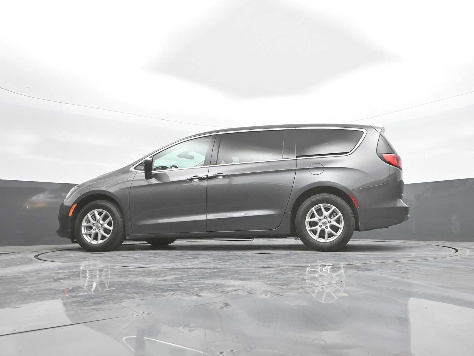 Used 2023 Chrysler Voyager LX FWD image 42