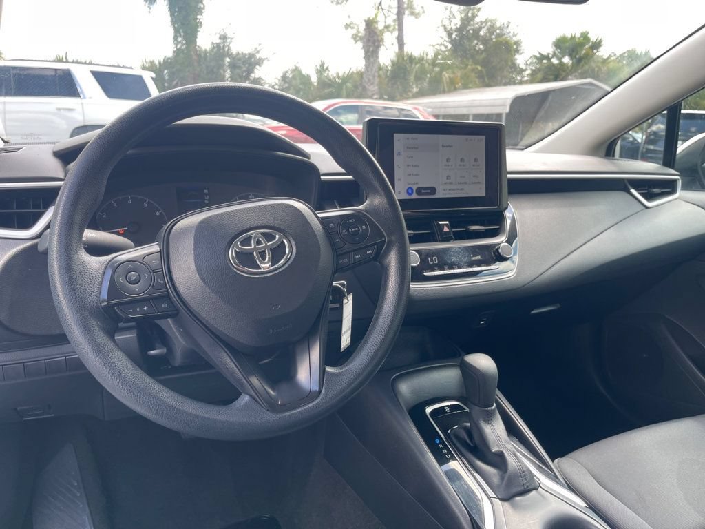 Used 2025 Toyota Corolla LE FWD image 13