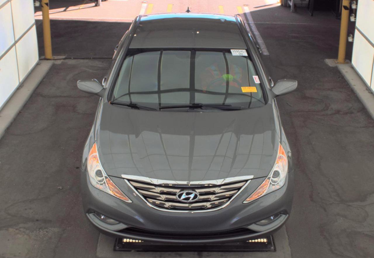 Used 2013 Hyundai Sonata SE image 2