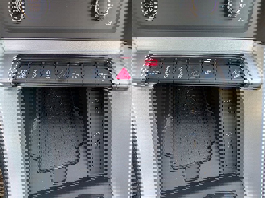 New 2025 Audi Q3 2.0T Premium image 27