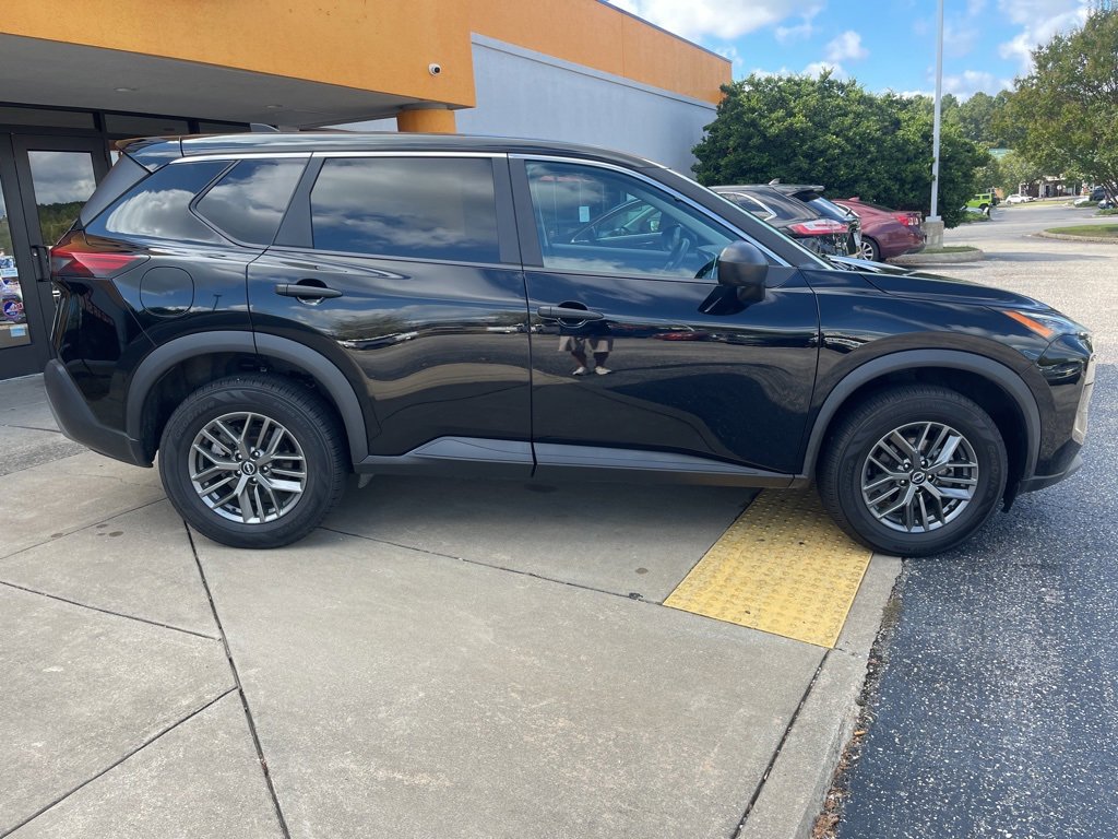 Used 2023 Nissan Rogue S image 3