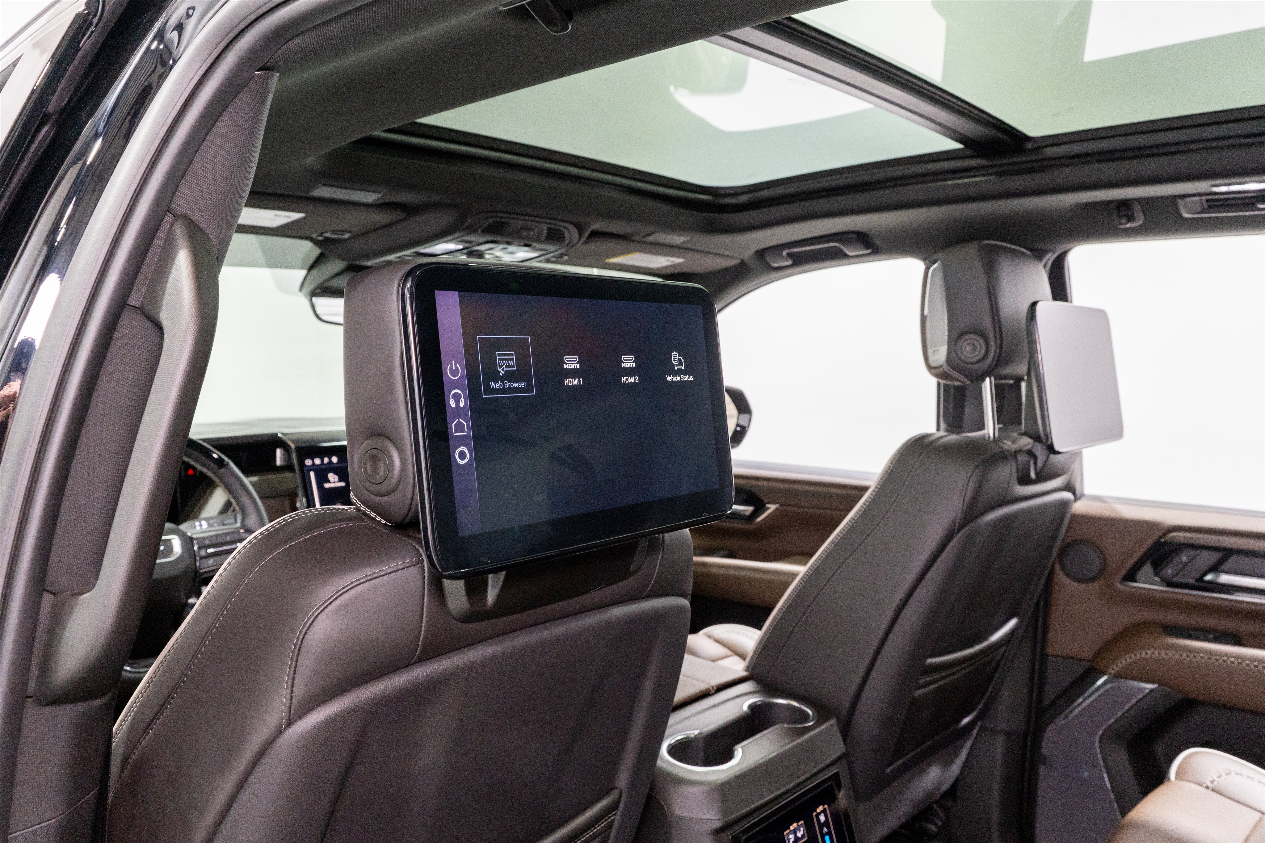 Used 2026 GMC Yukon Denali Ultimate w/ LPO, Floor Liner Package AWD/4WD image 36