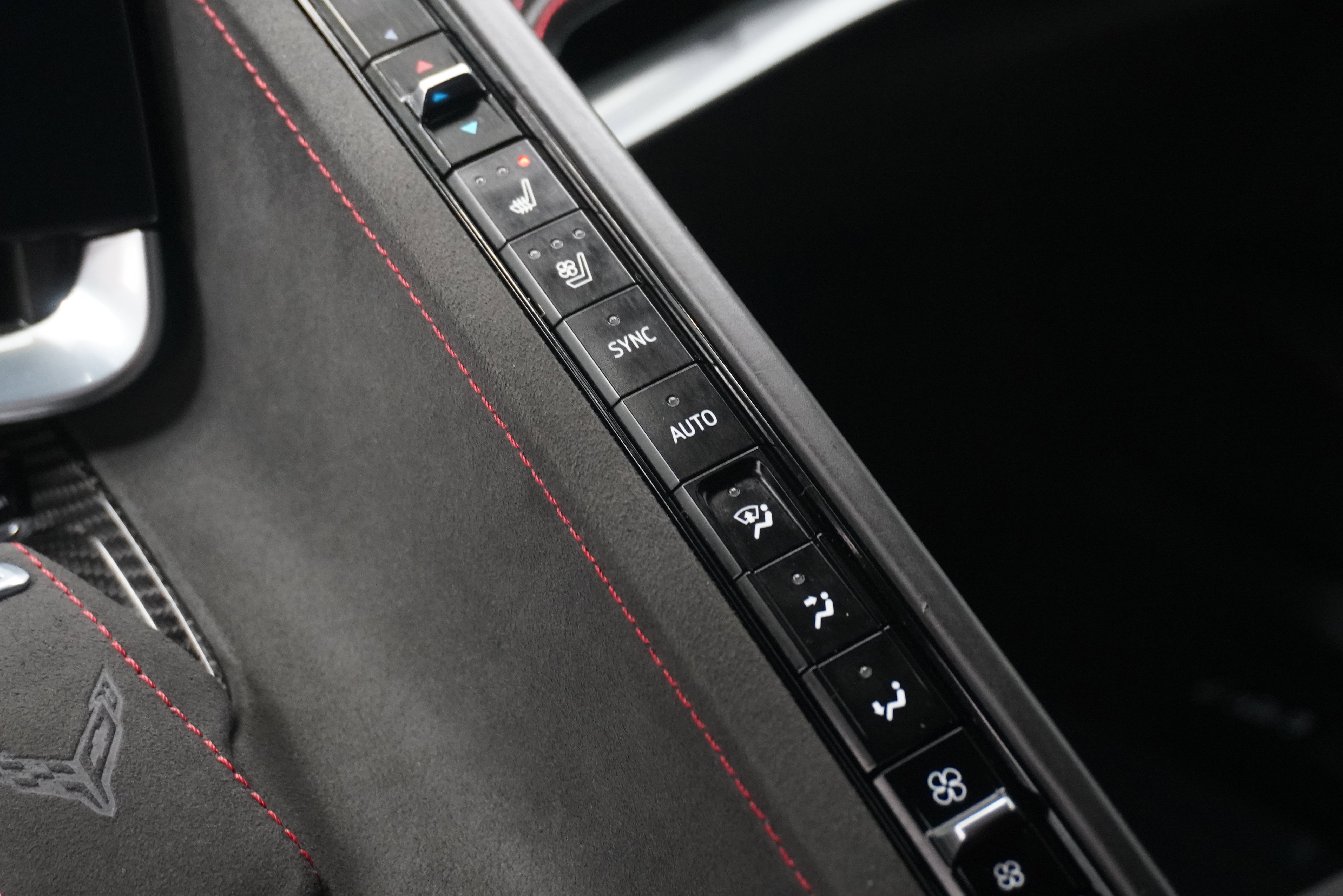 Used 2021 Chevrolet Corvette Stingray Premium Cpe w/ Z51 Performance Package image 29