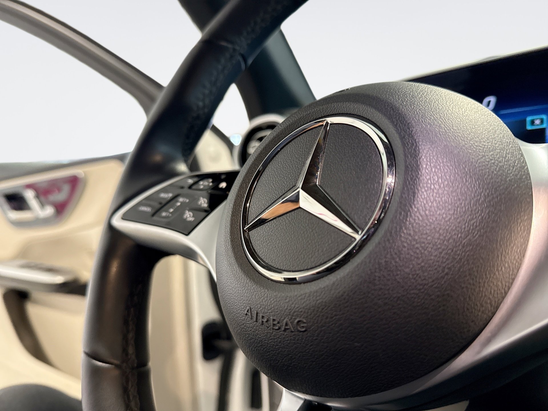 Used 2023 Mercedes-Benz GLC 300 4MATIC image 16